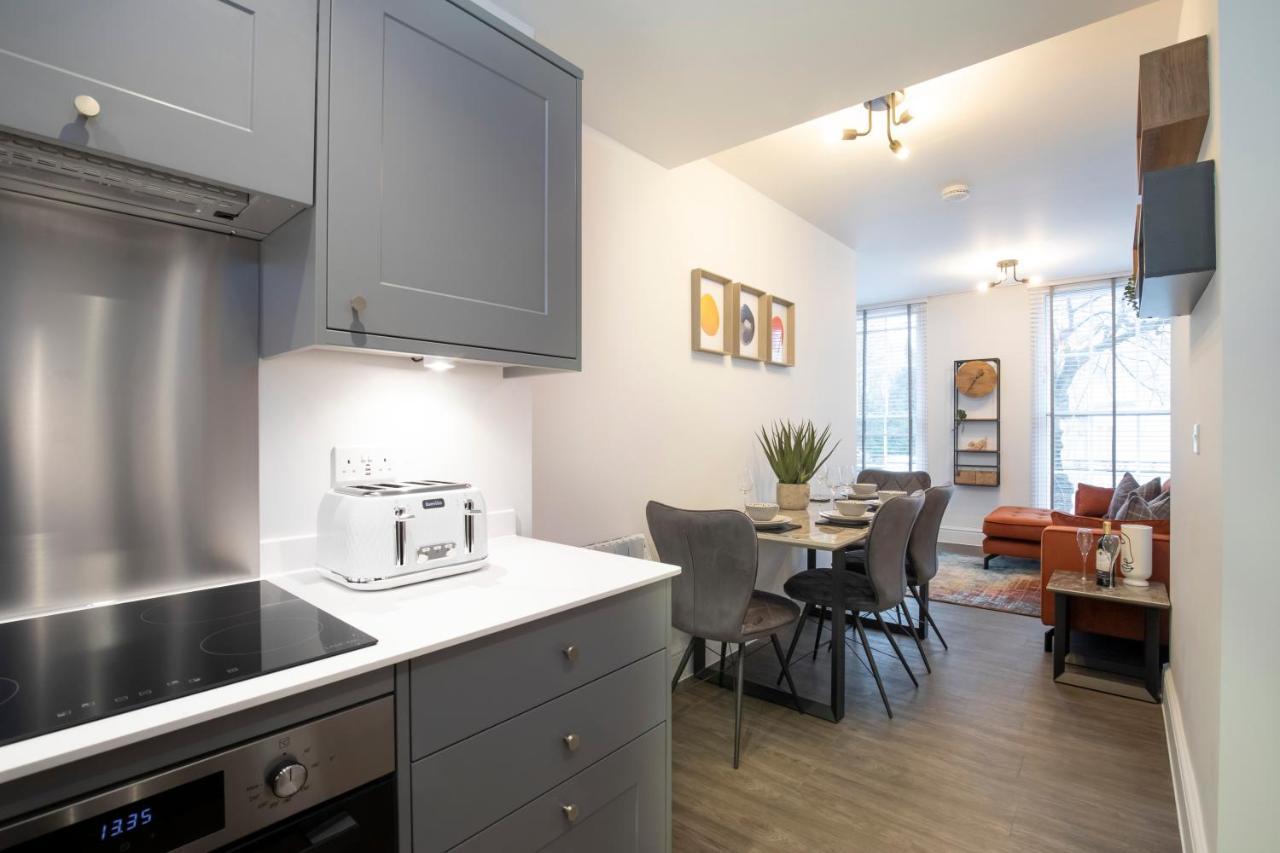Elliot Oliver - Luxury 2 Bedroom Regency Apartment With Parking & Ev Charger Cheltenham Exterior photo