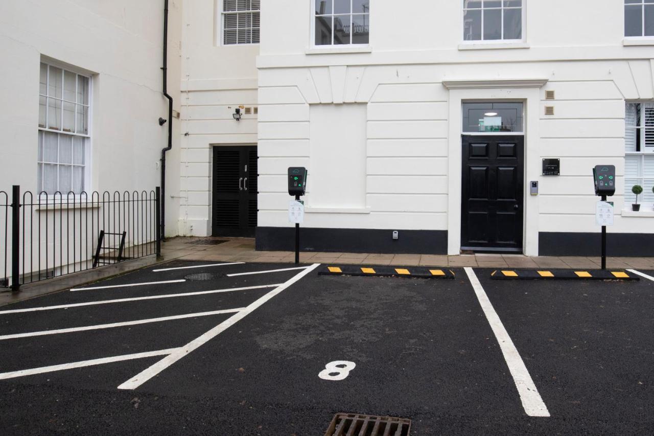 Elliot Oliver - Luxury 2 Bedroom Regency Apartment With Parking & Ev Charger Cheltenham Exterior photo